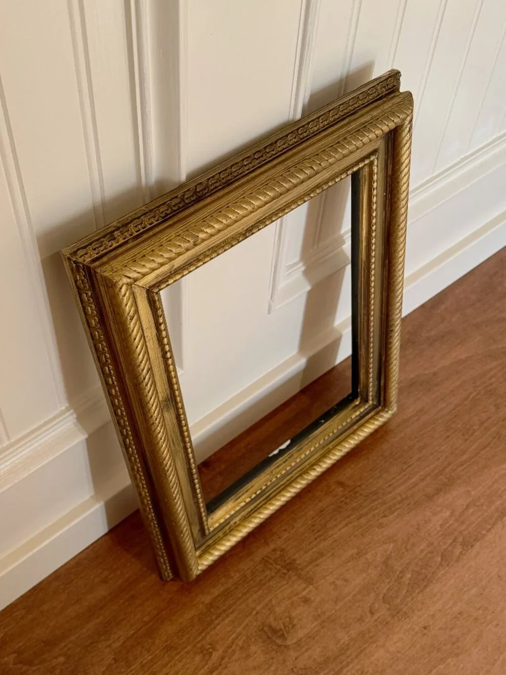 Ornate Gold Wood Picture Frame – Fits 8x10